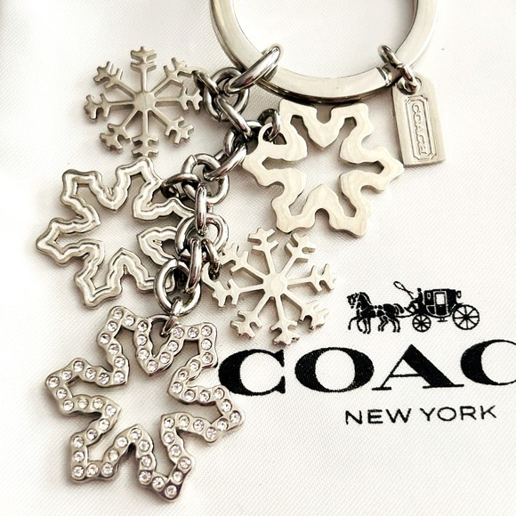 💰 SOLD💰Coach Snowflake Keychain/ Bag Charm - Picture 3 of 7